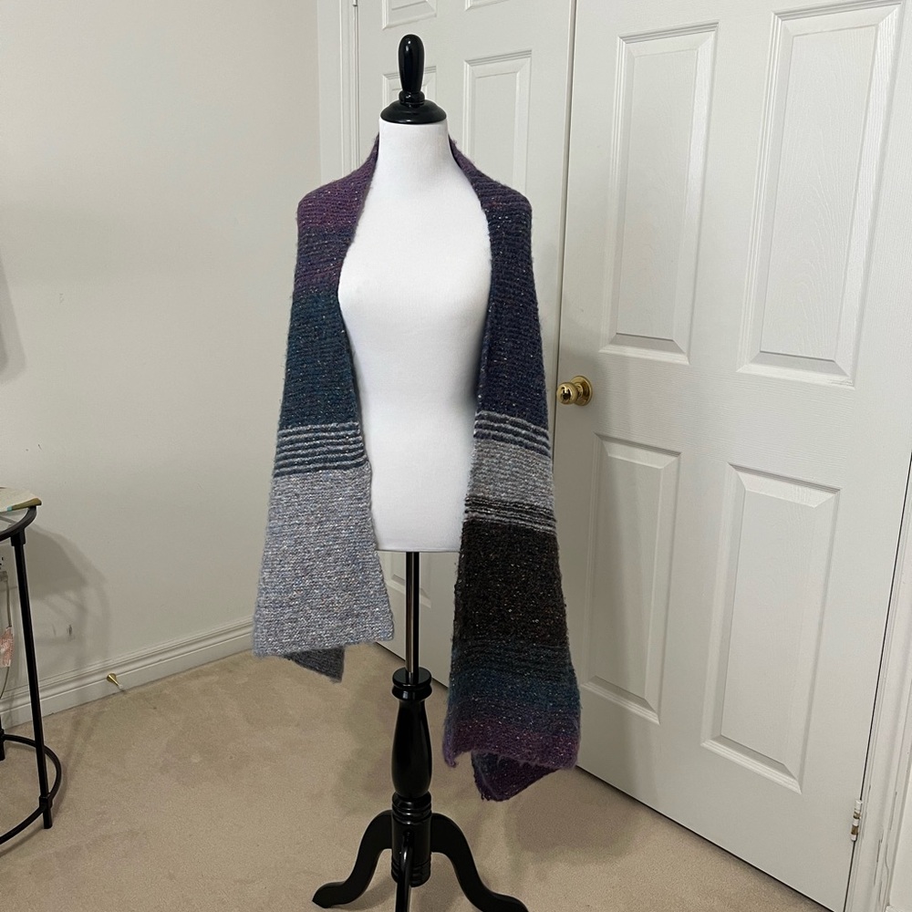 HAND KNIT SHAWL!